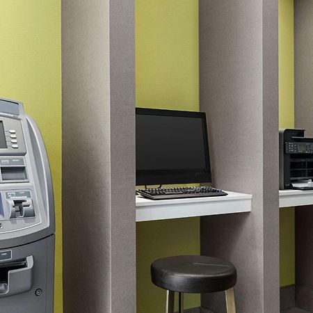 Hilton Garden Inn Kitchener/Кеймбридж Екстериор снимка