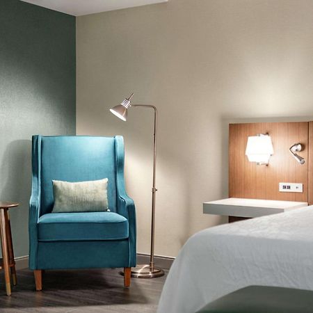 Hilton Garden Inn Kitchener/Кеймбридж Екстериор снимка