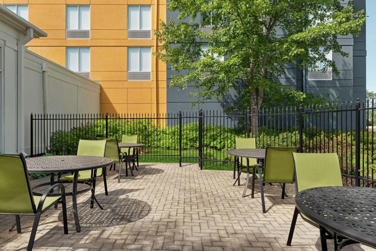 Hilton Garden Inn Kitchener/Кеймбридж Екстериор снимка
