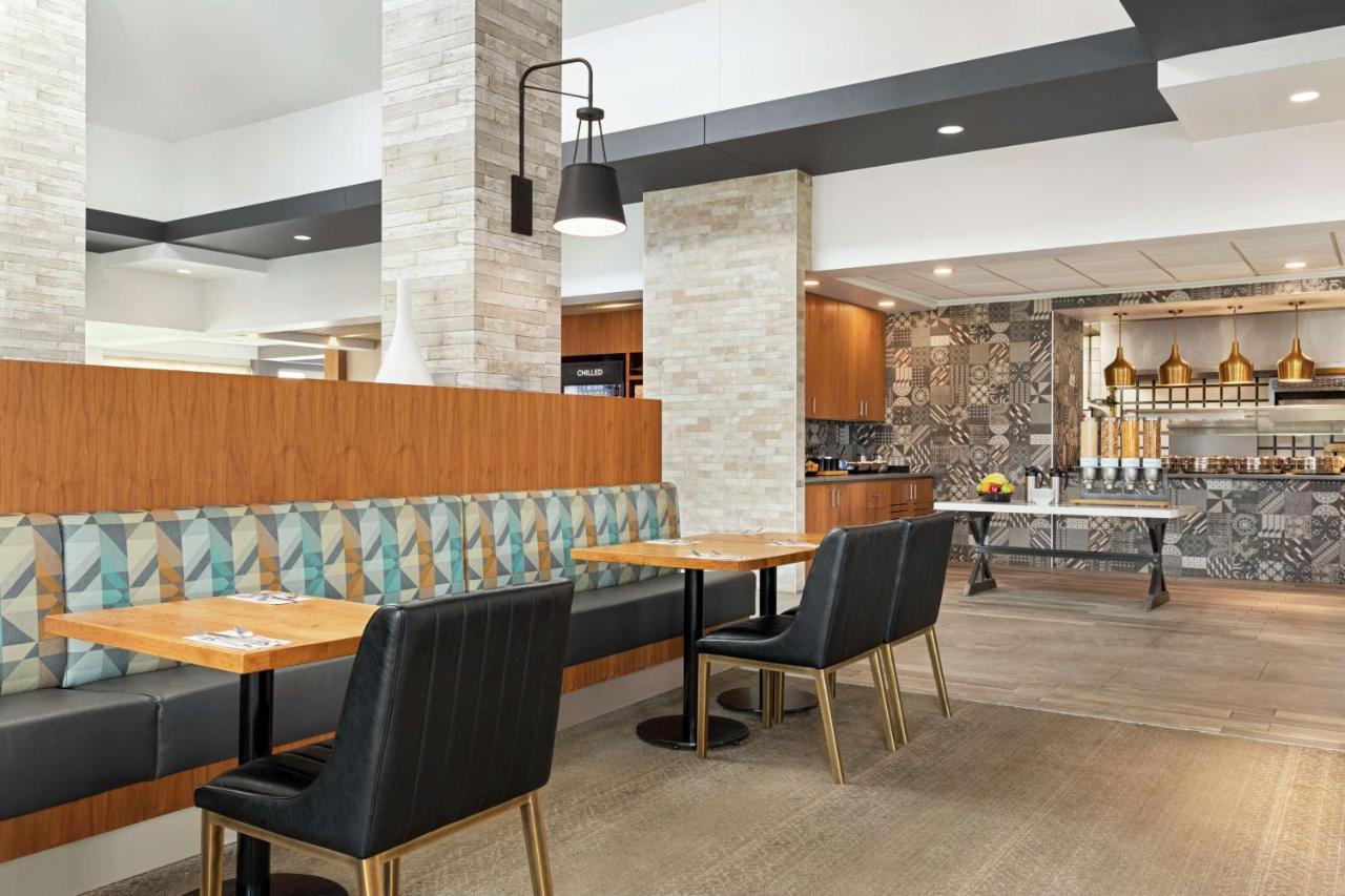 Hilton Garden Inn Kitchener/Кеймбридж Екстериор снимка