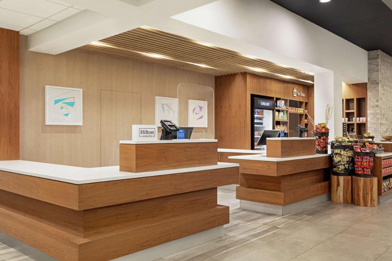 Hilton Garden Inn Kitchener/Кеймбридж Екстериор снимка