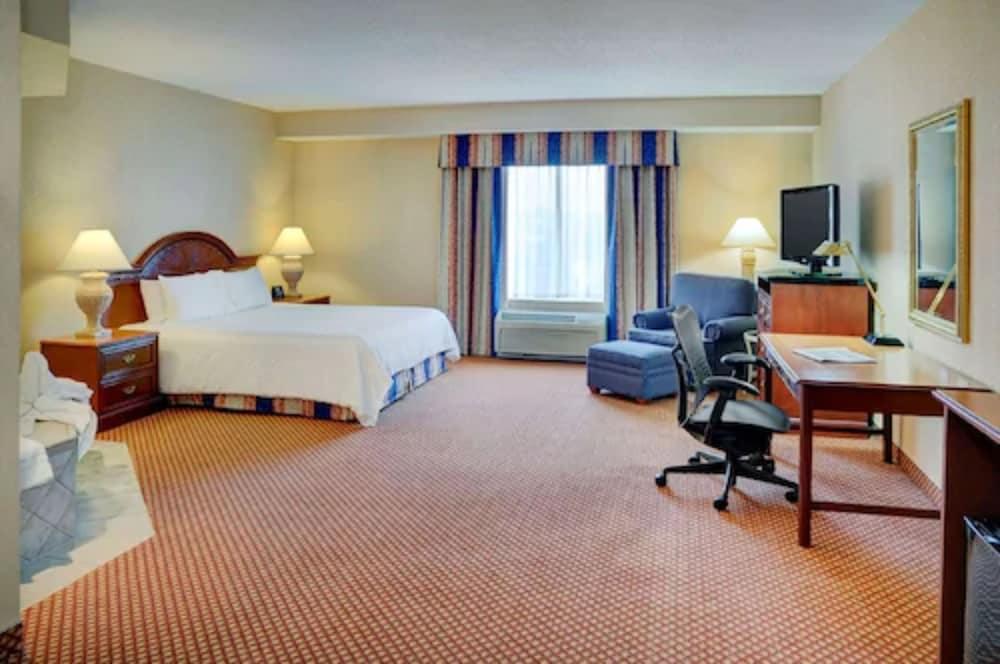 Hilton Garden Inn Kitchener/Кеймбридж Екстериор снимка