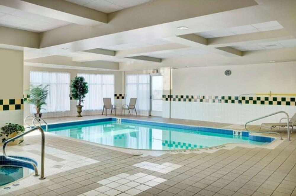 Hilton Garden Inn Kitchener/Кеймбридж Екстериор снимка