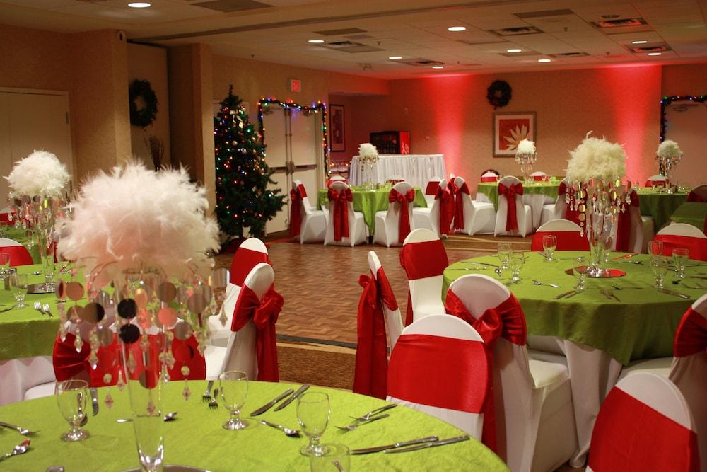 Hilton Garden Inn Kitchener/Кеймбридж Екстериор снимка