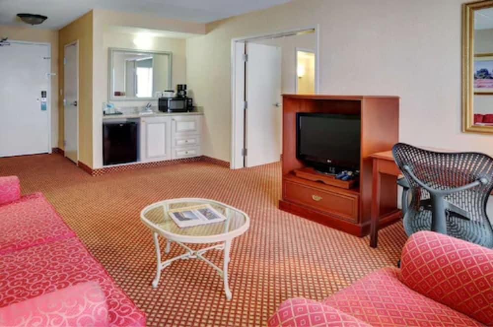 Hilton Garden Inn Kitchener/Кеймбридж Екстериор снимка