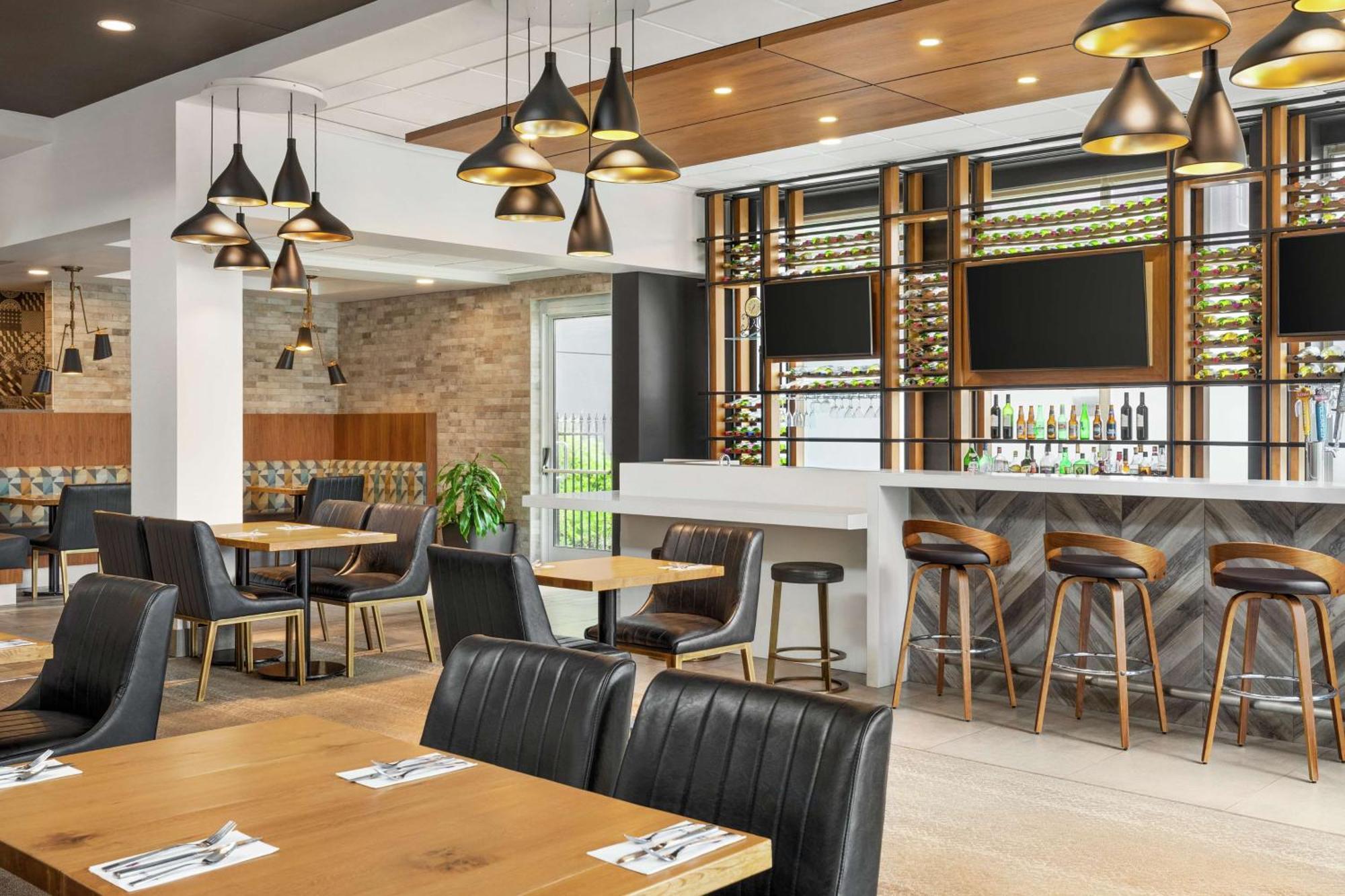 Hilton Garden Inn Kitchener/Кеймбридж Екстериор снимка