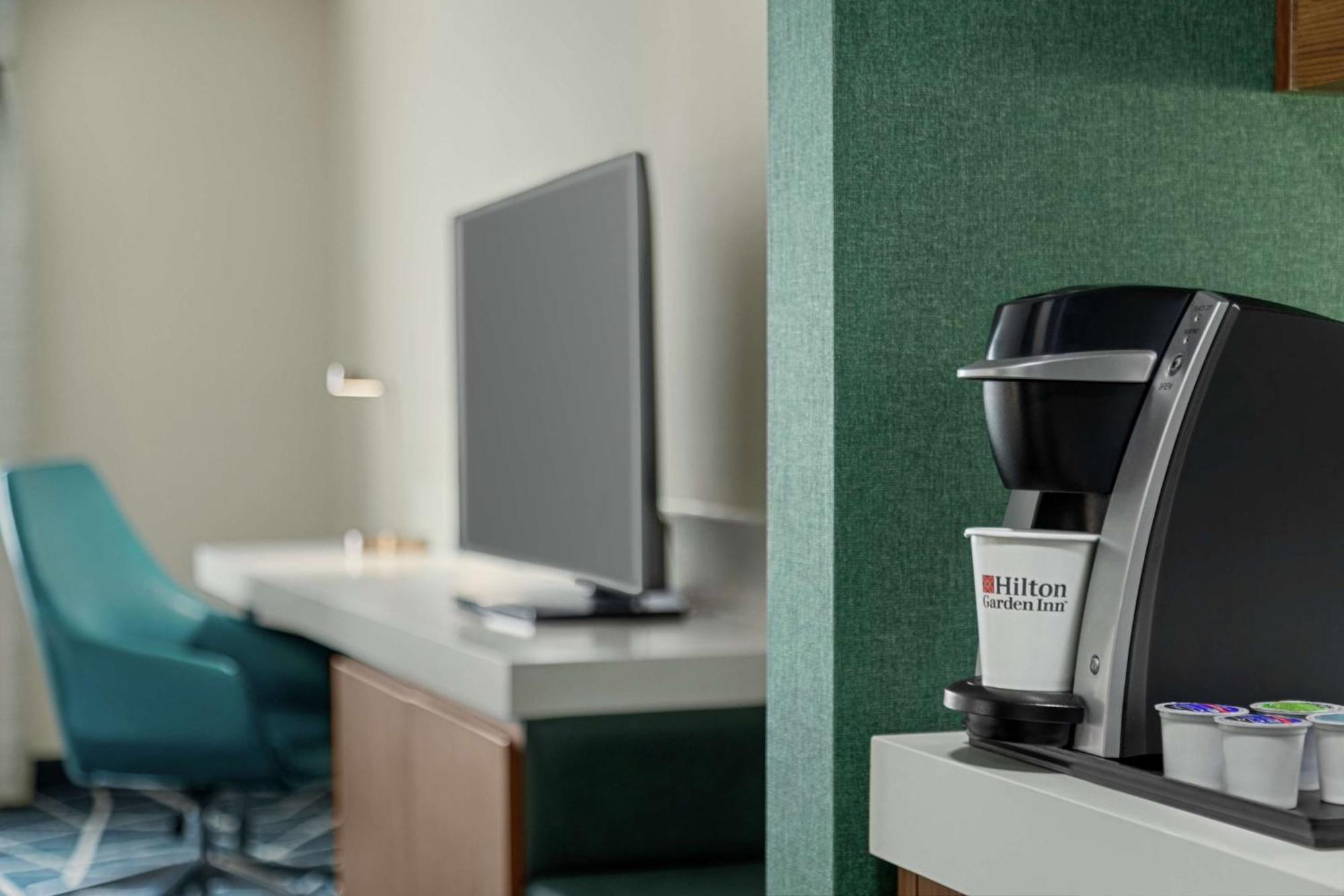 Hilton Garden Inn Kitchener/Кеймбридж Екстериор снимка