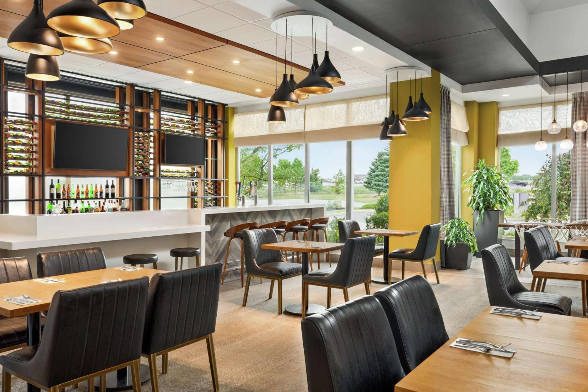 Hilton Garden Inn Kitchener/Кеймбридж Екстериор снимка