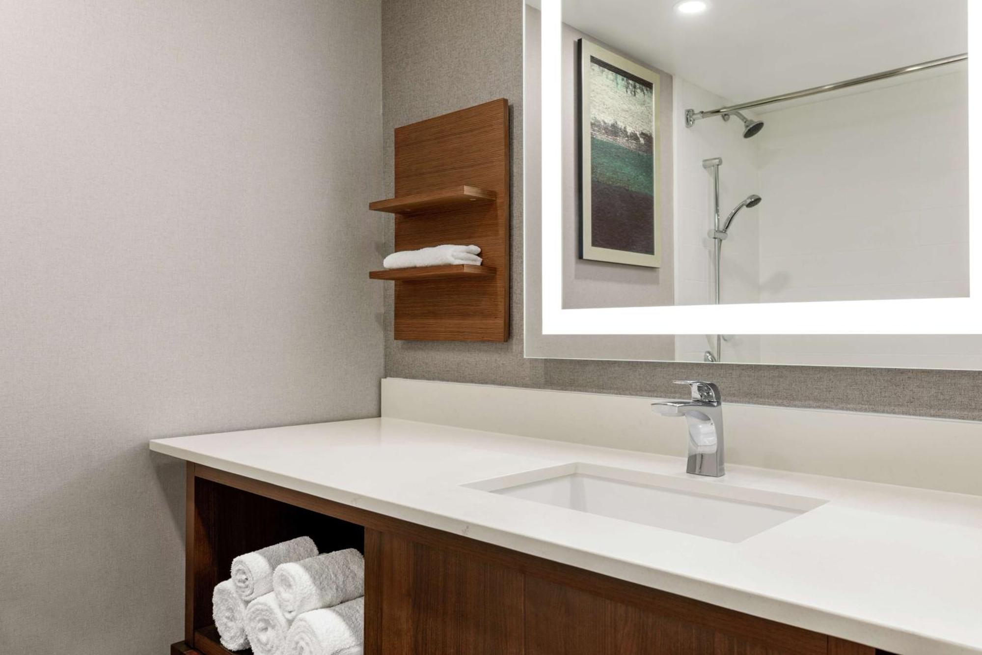 Hilton Garden Inn Kitchener/Кеймбридж Екстериор снимка