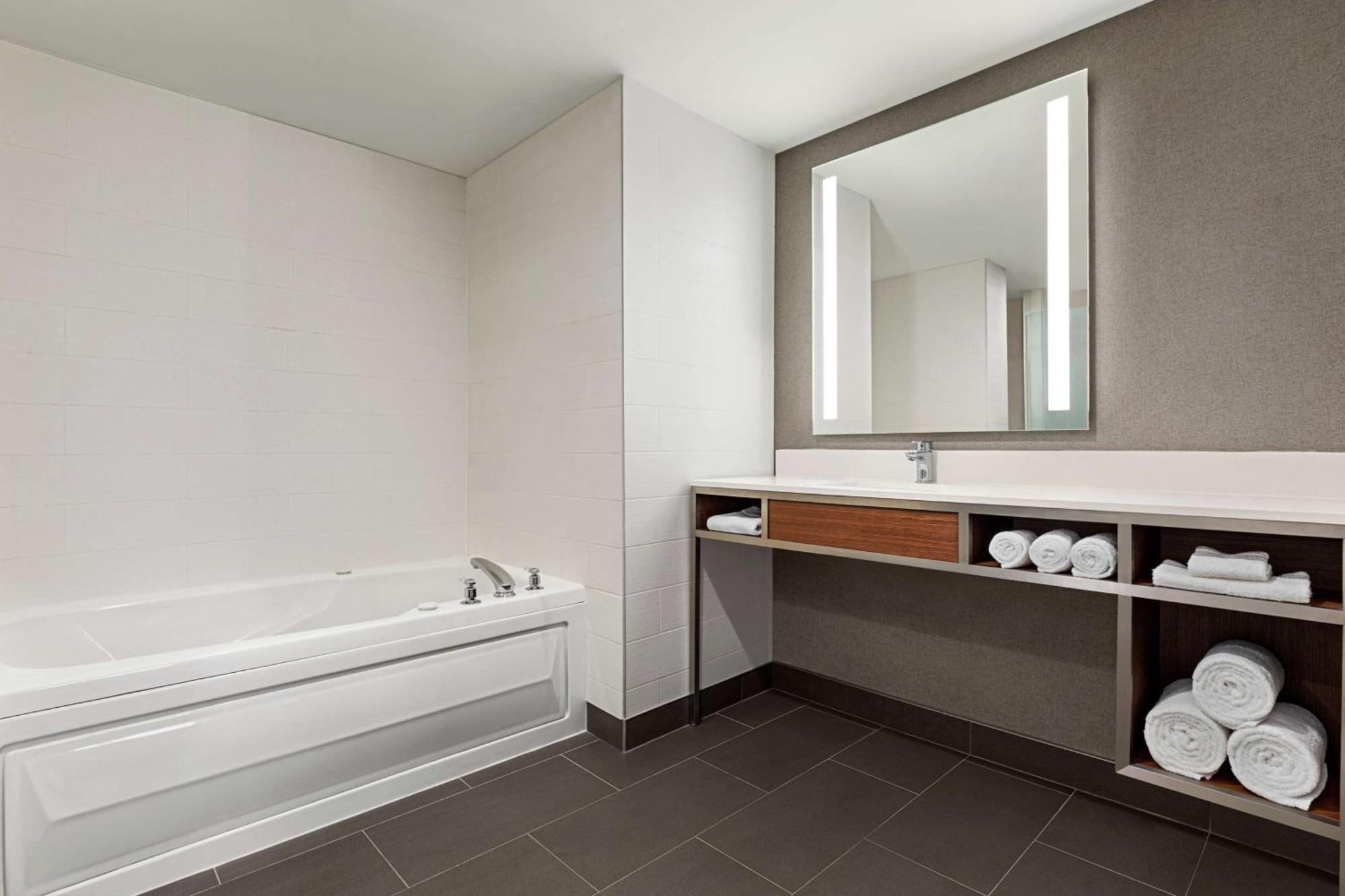 Hilton Garden Inn Kitchener/Кеймбридж Екстериор снимка