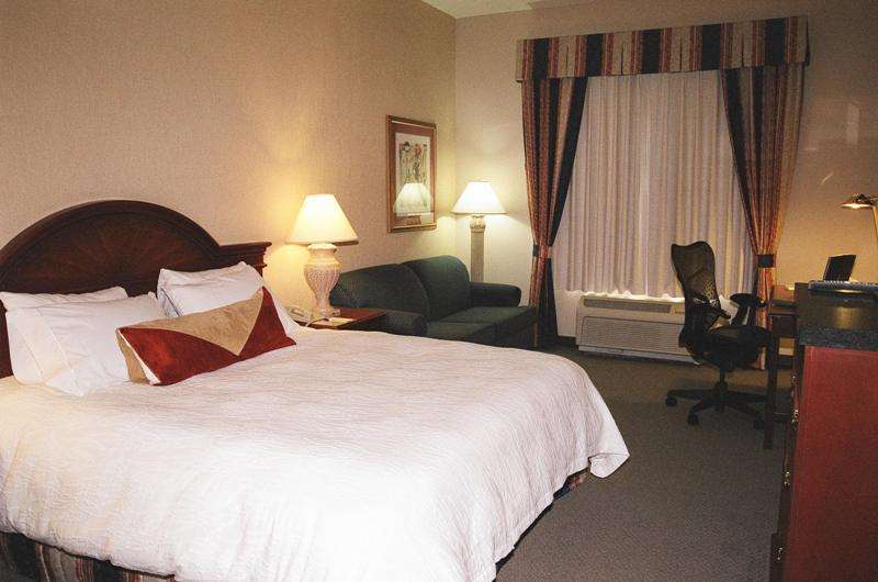 Hilton Garden Inn Kitchener/Кеймбридж Стая снимка