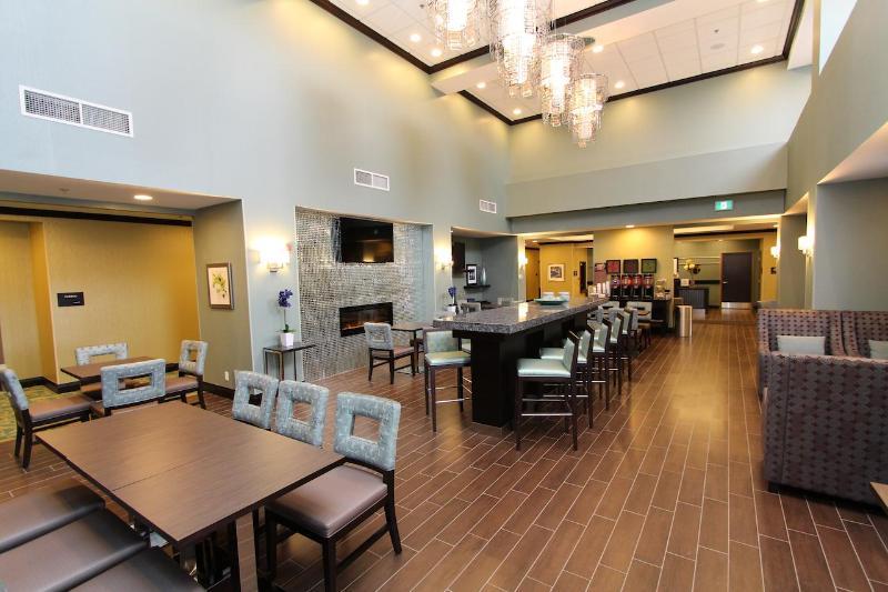 Hilton Garden Inn Kitchener/Кеймбридж Екстериор снимка