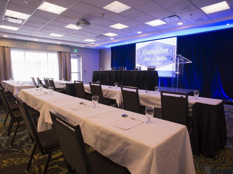 Hilton Garden Inn Kitchener/Кеймбридж Екстериор снимка