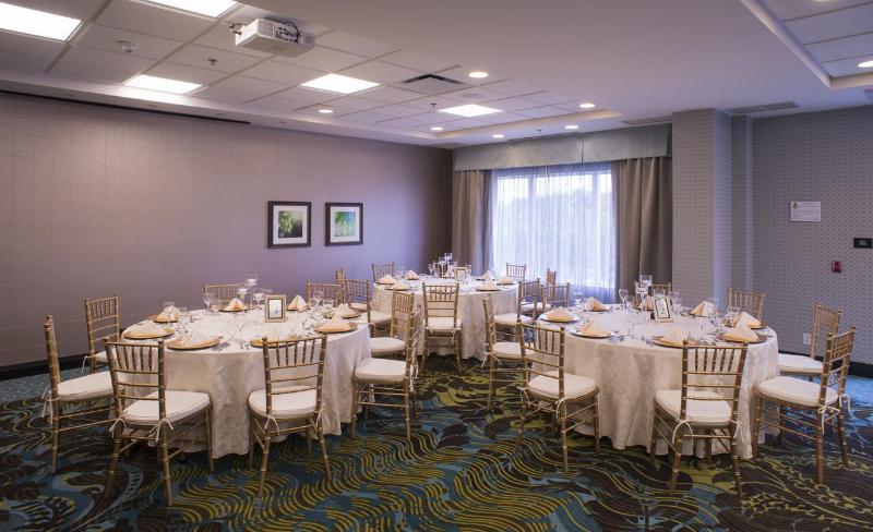 Hilton Garden Inn Kitchener/Кеймбридж Екстериор снимка