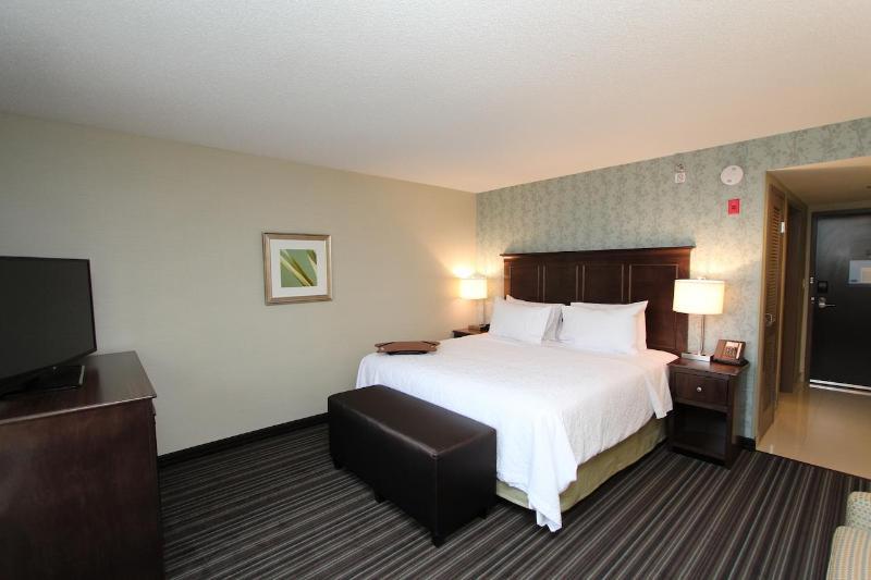 Hilton Garden Inn Kitchener/Кеймбридж Екстериор снимка